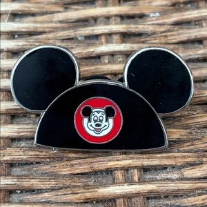DISNEY 2009 Mickey Mouse Ears Hat Pin